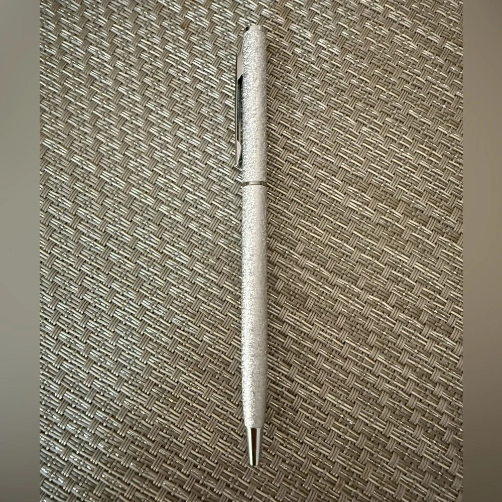 New metallic LOUIS VUITTON Ballpoint Pen（Gift with Purchase）